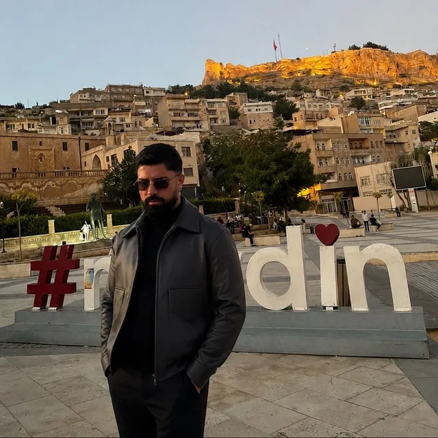 Naim Aslan, Mardin'de şehir meydanında